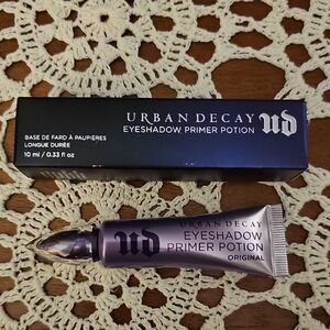 Urban Decay Eyeshadow Primer Potion in Purple Tube